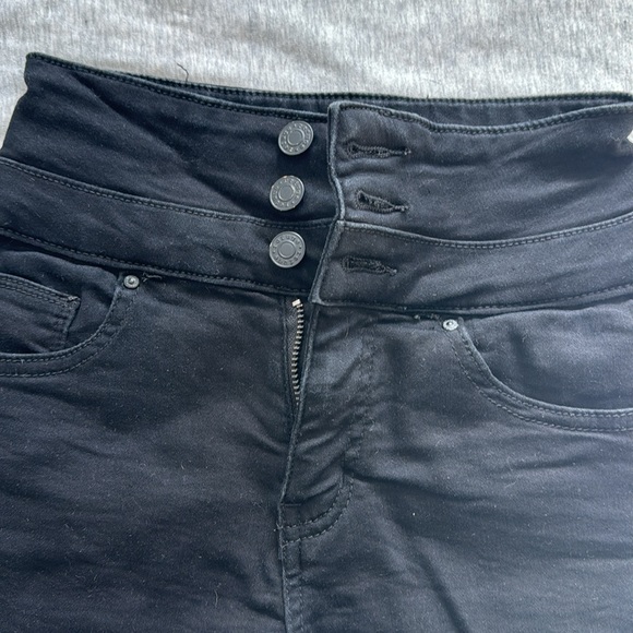 Denim Shorts - High waisted - Picture 2 of 4